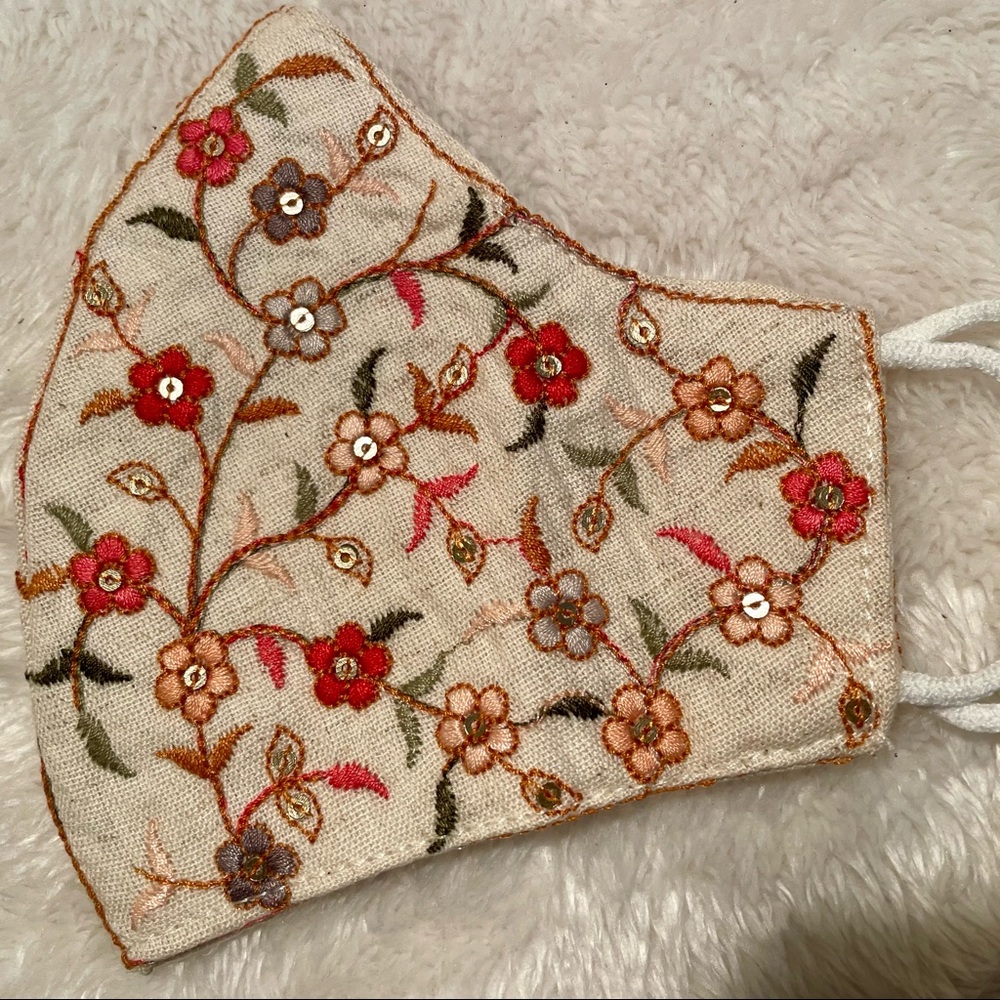 Hand embroidered pure linen face mask - Cream